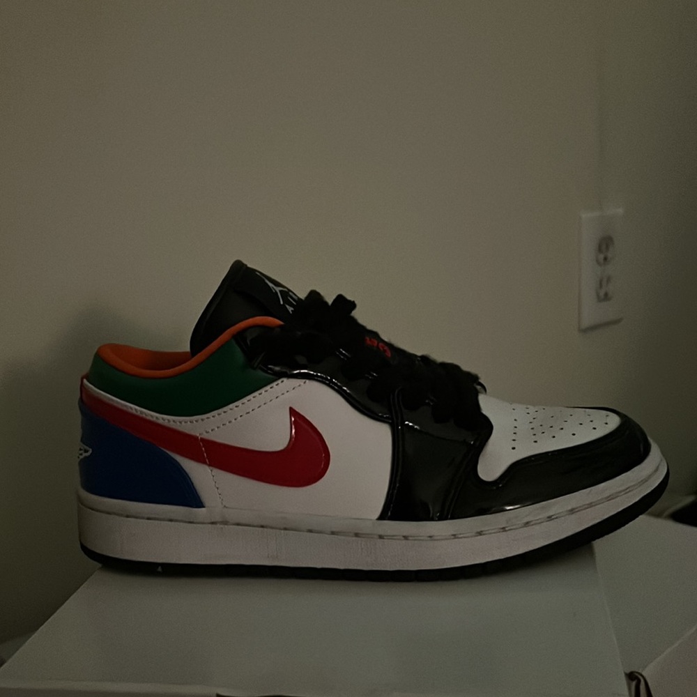 Women’s Air Jordan 1 Low Se sz8